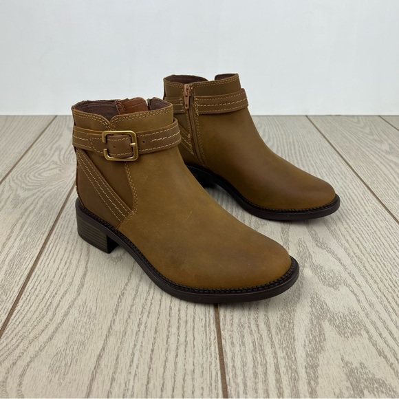 Clarks Women's Maye Strap Buckle Booties 6.5M Dark Tan Leather $140 - Picture 1 of 9